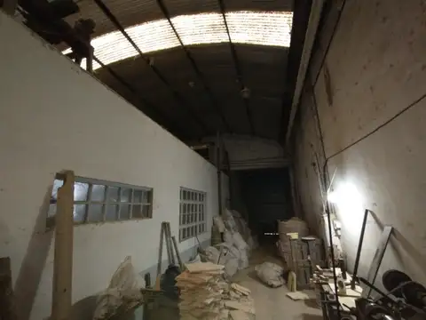 Galpon en Venta 10  mts Frente