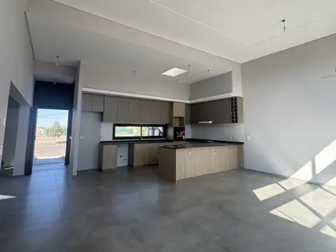 Casa 3 ambientes con 2 baños