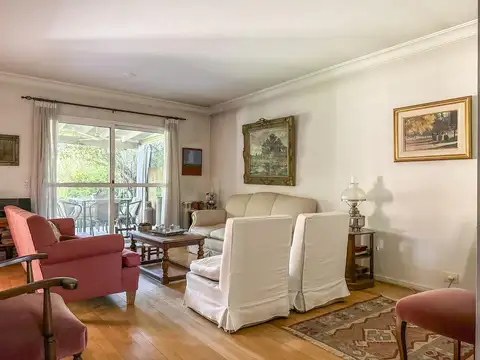 Casa 5 ambientes con 2 baños