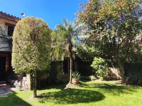 Casa 3 Dormitorios con patio - Sanches de Loria 500 - Fisherton | Venta