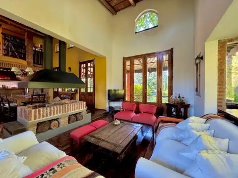 Casa 5 ambientes con 2 baños