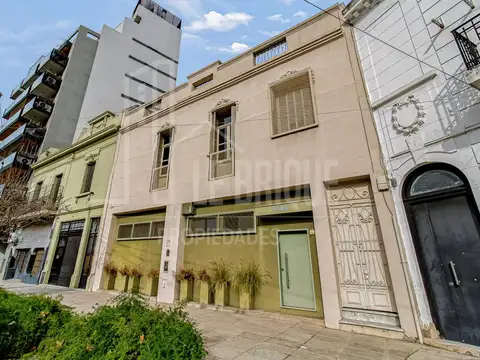 Excelente edificio comercial con salida a dos calles