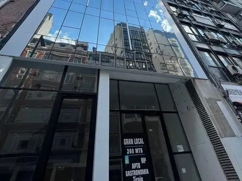 Oficina a estrenar de categoría en piso alto.