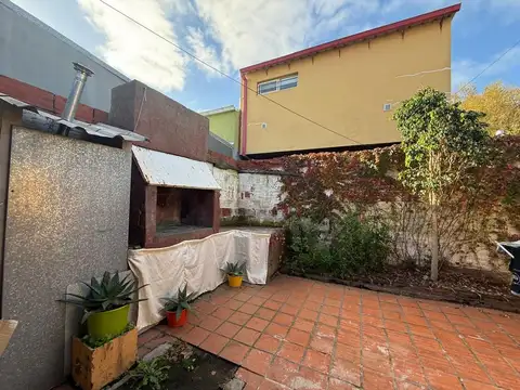 VENTA PH 3 AMBIENTES CON PATIO EN LAS AVENIDAS