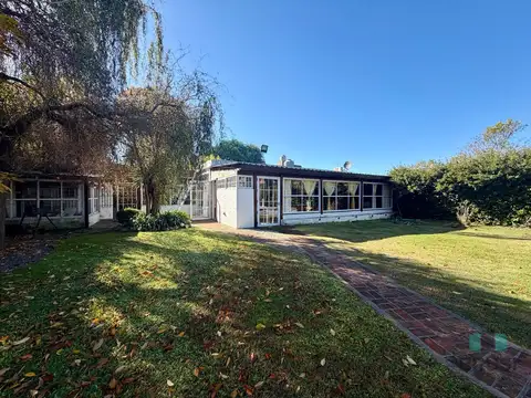 Casa en Venta con 4 cocheras