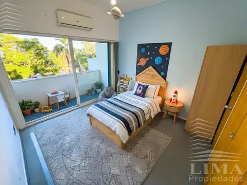 Casa 8 ambientes con 2 baños