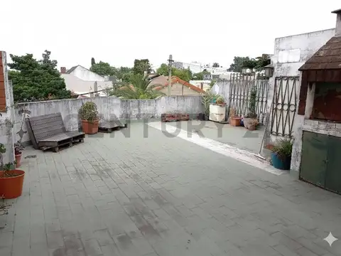 PH en esquina 4 amb con terraza, entrada independiente y sin expensas – Ramos Mejía. Apto Credito