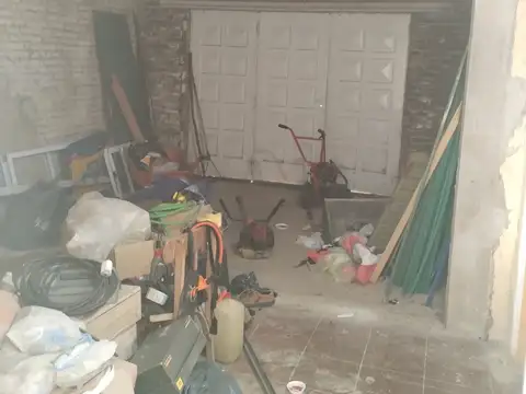 Venta (con derechos posesorios) de pequeño campo mas casa  a 17 km de Colonia Caroya. Los Quebrachos.