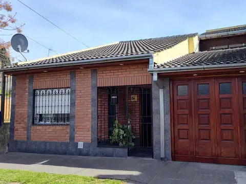 VENTA! CHALET 2 AMB C/GARAGE DOBLE Y PATIO EN TEMPERLEY!