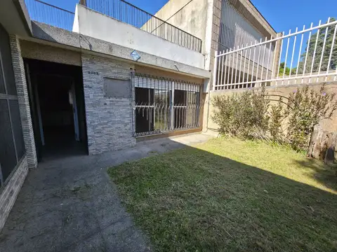 Casa 5 ambientes con 1 baño