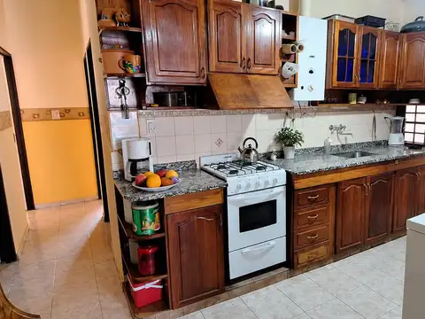 Casa 4 ambientes con 1 baño