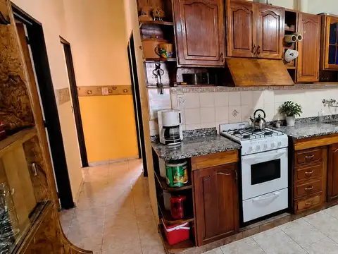 Casa 4 ambientes con 1 baño