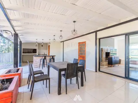 Casa 5 ambientes con 4 baños