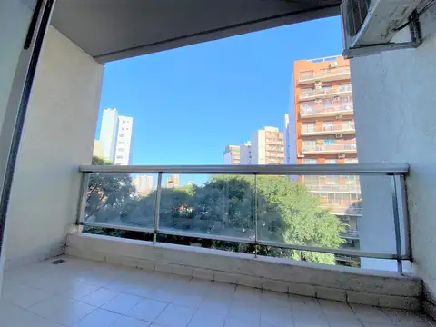 Alquilo SEMIPISO 2 ambientes 50m2 al frente con balcón corrido lavadero SUM