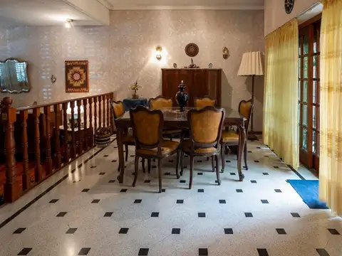 Casa 5 ambientes con 4 baños