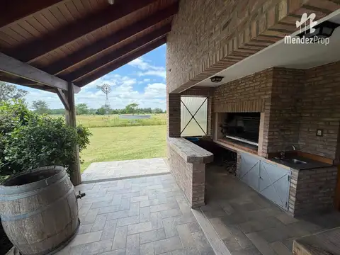 Casa en Alquiler con 2 cocheras
