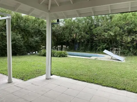 Casa 5 ambientes con 4 baños