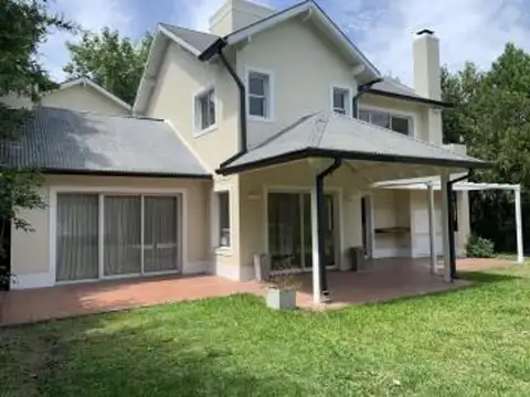 CASA EN VENTA 5 AMBIENTES BARRIO BERMUDAS, BS.AS.