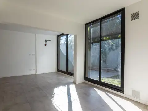 VENTA DEPARTAMENTO 2 DORMITORIOS CON PATIO - REFINERIA