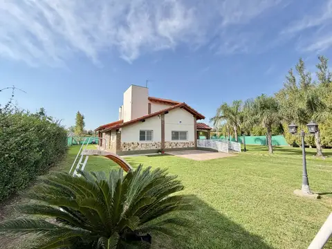 Casa 6 ambientes con 2 baños