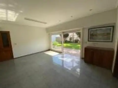 Casa en Venta con 4 cocheras