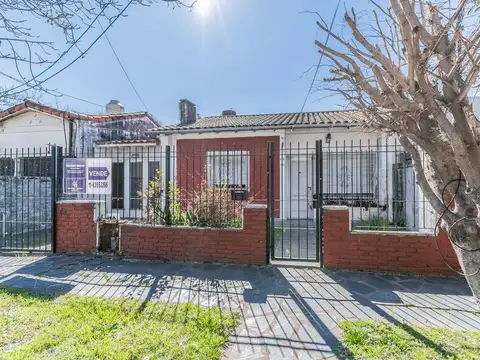 Casa 3 Ambientes en Venta en Boulogne Amplio Jardin Apto Credito