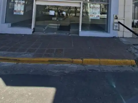 VENDO IMPORTANTE LOCAL CENTRICO