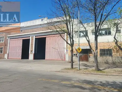 Galpón Comercial 7000 m² - Local, Depósitos, Oficinas, Baños y Vestuarios - Mataderos