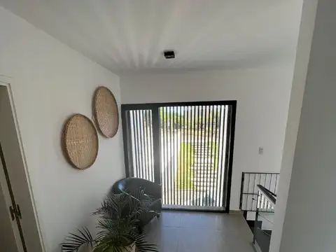 VENDO CASA 5 LOMAS 3 DORMITORIOS, PISCINA