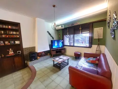 Casa 4 Amb. con Garaje, Jardín, Patio y Terraza en Liniers