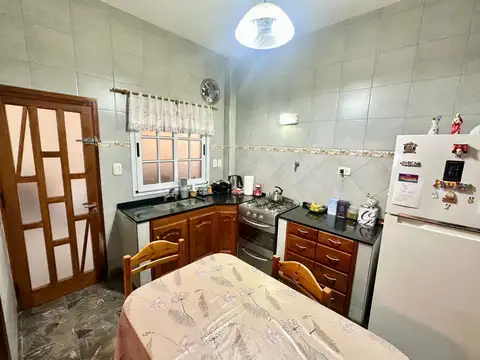 Casa 8 ambientes con 3 baños