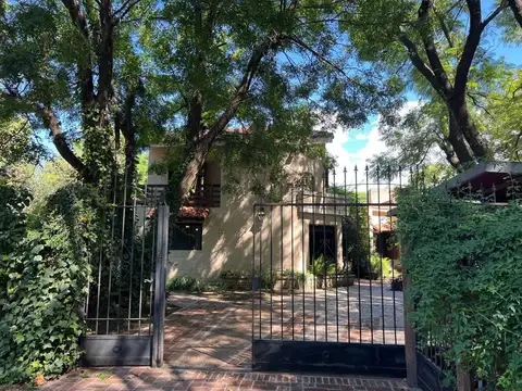 Casa 7 ambientes con 2 baños