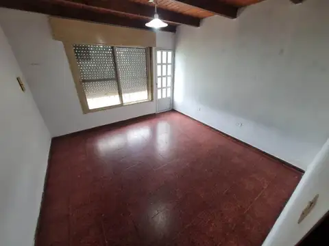 Casa 2 ambientes con 1 baño