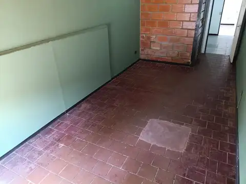 Local en Alquiler en Luis Guillon, $ 500.000