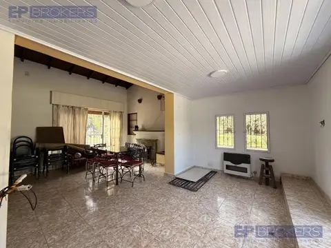 Casa 5 ambientes con 4 baños