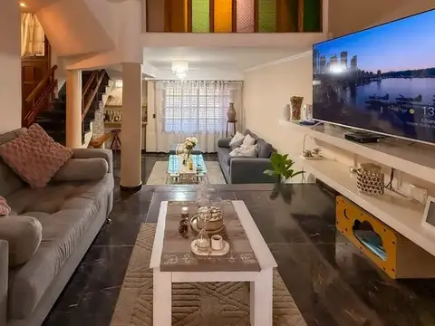 VENTA CASA FLORENCIO VARELA CENTRO con JARDIN