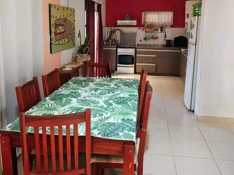 Casa 4 ambientes con 2 baños