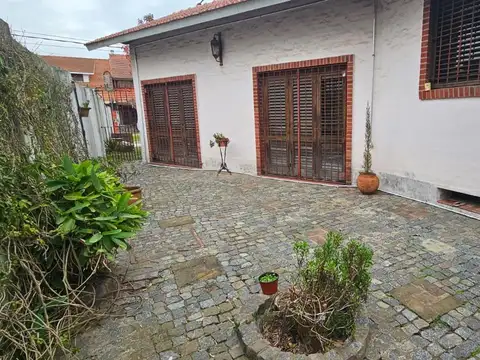 Casa en Venta con 3 cocheras