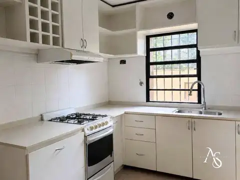 Casa en Alquiler con 1 cochera
