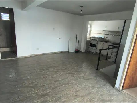 EXCELENTE DEPARTAMENTO DE 2 AMBIENTES AL FRENTE