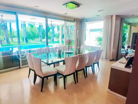 Casa en Venta con 2 cocheras