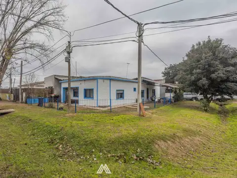 VENTA CASA 2 DORMITORIOS MAS GALPON LAS PIEDRAS