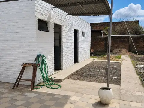 Casa de 3 dormitorios con garaje y patio