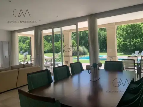 Casa 5 ambientes con 4 baños