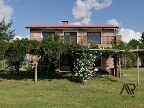 Venta De Campo Productivo De 42 Ha + 2 Casas Con Barbacoa