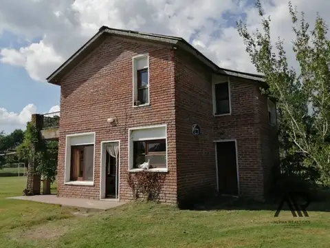 Venta De Campo Productivo De 42 Ha + 2 Casas Con Barbacoa