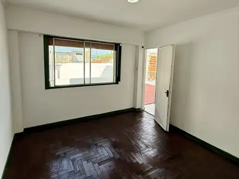 General Juan Esteban Pedernera 400, Piso 1