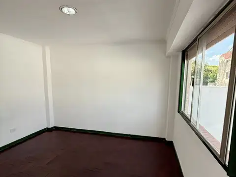 DPTO TIPO CASA INTERNO DE 2 AMB EN PRIMER PISO CON PATIO