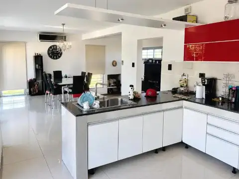 Casa 3 ambientes con 2 baños