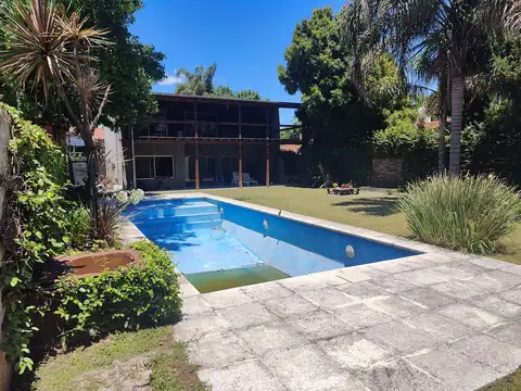 Casa 7 ambientes con 5 baños